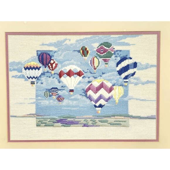 Vintage Handmade Needlepoint /Crewel Framed 15" x 19" Hot Air Balloon Picture - Picture 2 of 16